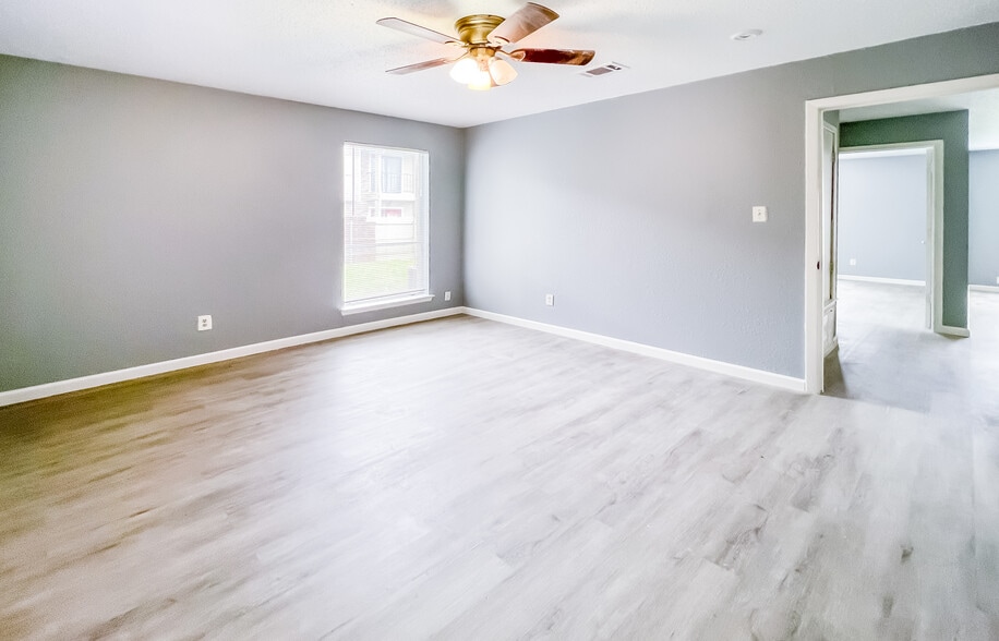 Building Photo - 200 Uhland Rd