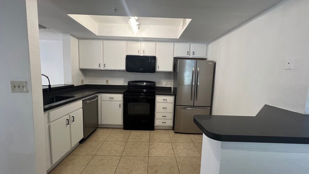 Building Photo - 735 SW 148th Ave