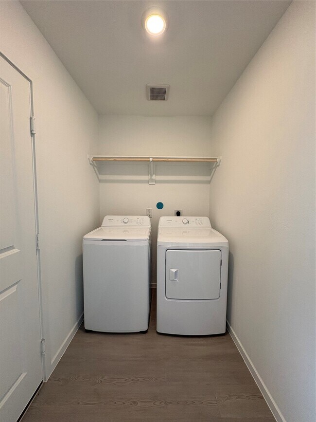 Building Photo - 5727 Little Redwing Dr