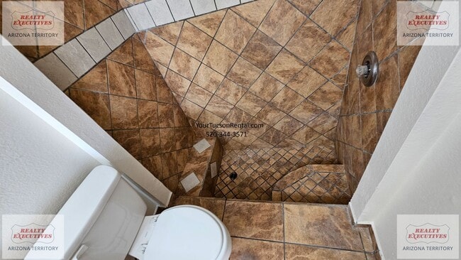 Building Photo - 1st Ave & Irvington Rd area 3 bedroom with AC