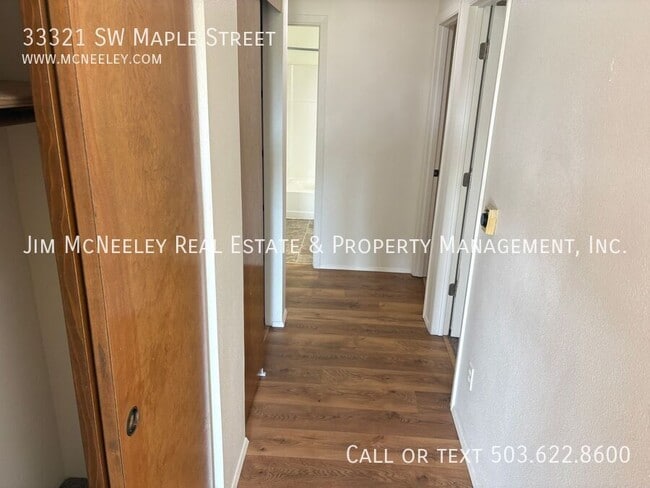 Building Photo - 33321 SW Maple St