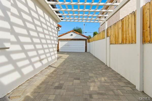 Building Photo - 5048 Hesperia Ave