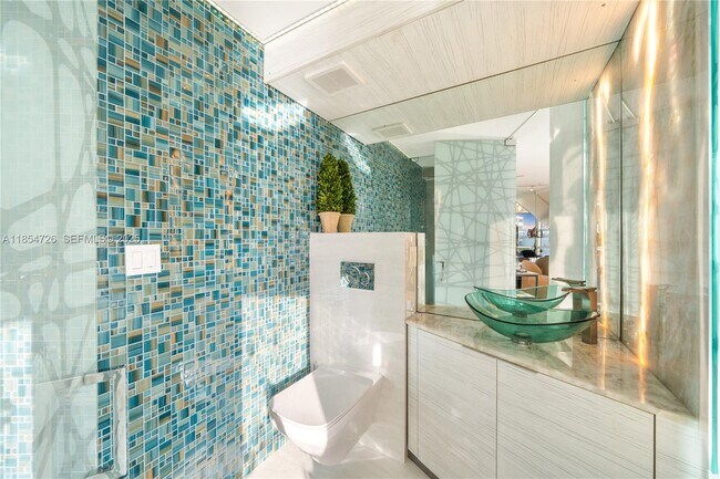 Building Photo - 1701 Sunset Harbour Dr