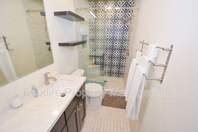 Building Photo - 4161 Ocean Dr