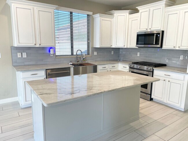 Building Photo - Beautiful Single Level 3 Bed/ 2 Bath + Den Home In Maricopa. Tons of Upgrades Throughout!