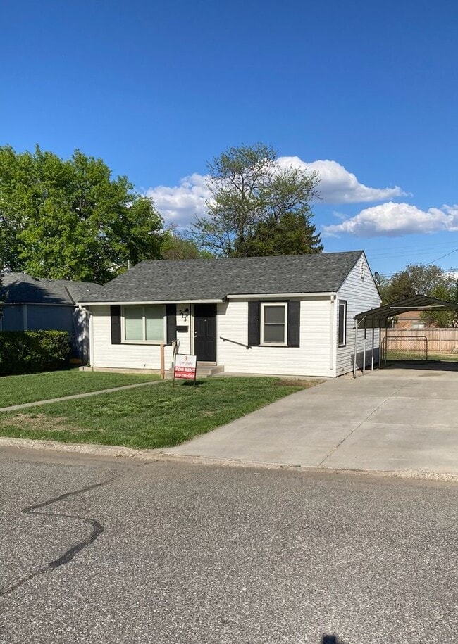 Building Photo - Updated Charmer