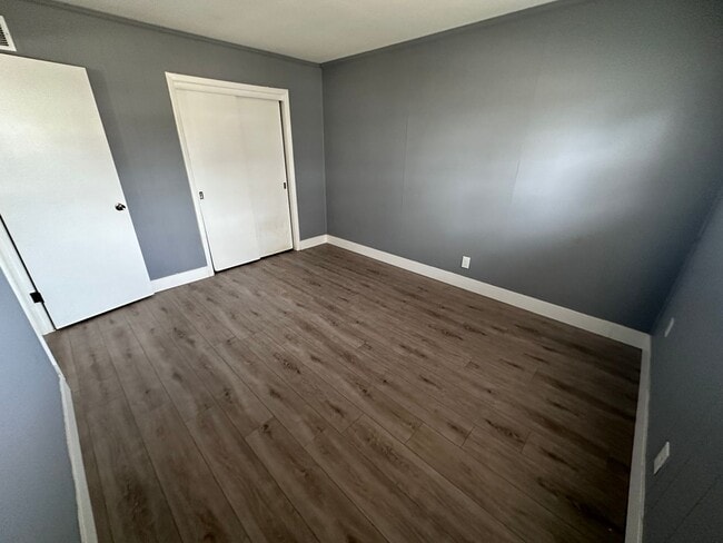 Building Photo - $1495 - 3 bedroom/ 1.5 bathroom - Beautifu...