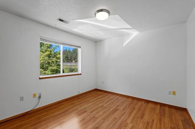 Building Photo - 1327 W Qualchan Dr