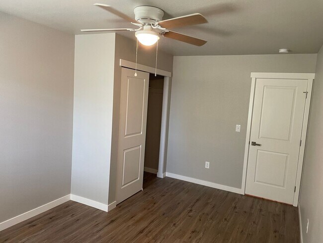 Building Photo - Available Now! 3 Bed/2 Bath Close to Downtown Lodi