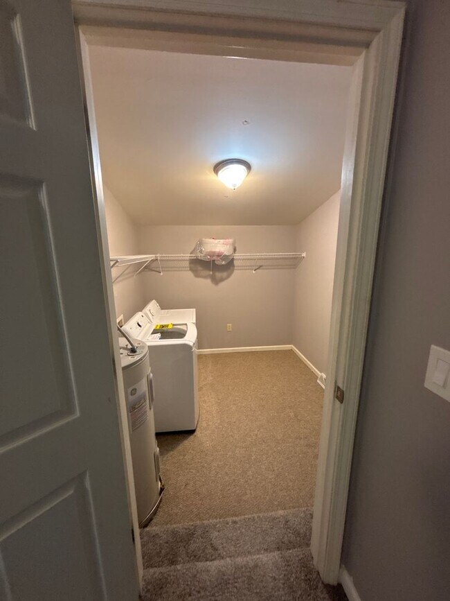 Building Photo - Your Dream Townhome Awaits