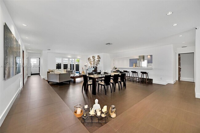 Building Photo - 2120 NE 204th St