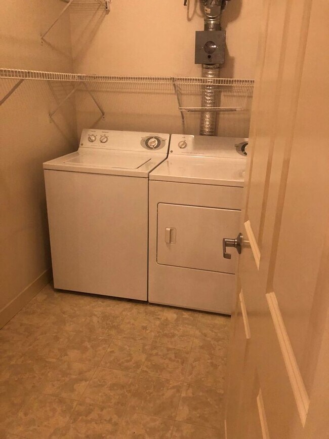 Building Photo - 1bd/1ba Bellevue Condo