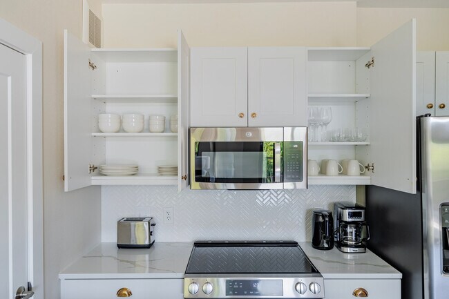 Building Photo - 1501 W Howard Ln