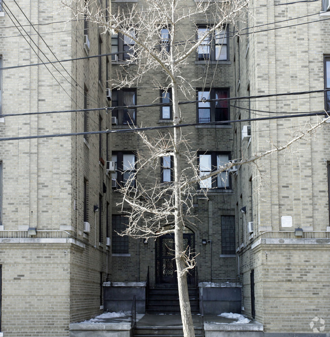 Building Photo - 645 Barretto St