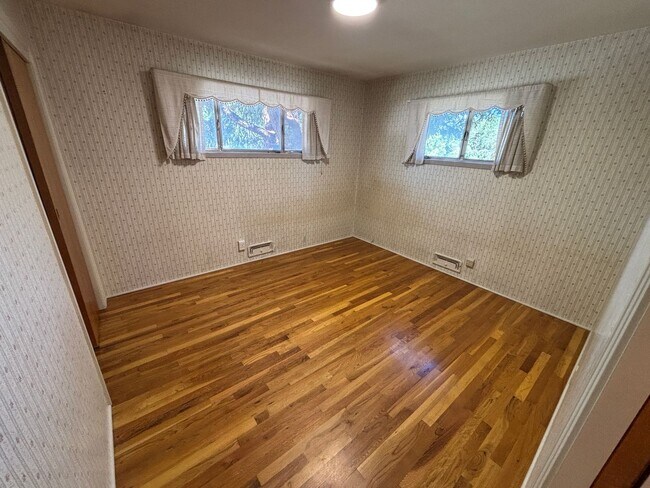 Building Photo - Charming Single Family Home in Old Southwe...