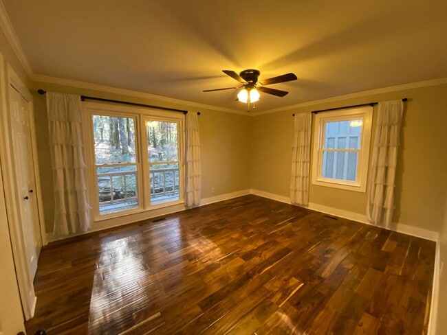 Building Photo - Unique Home in Perry