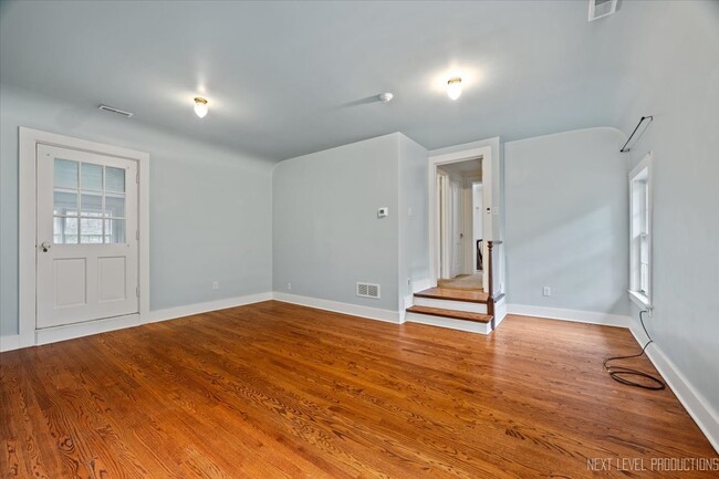 Building Photo - 41W427 Prairie St