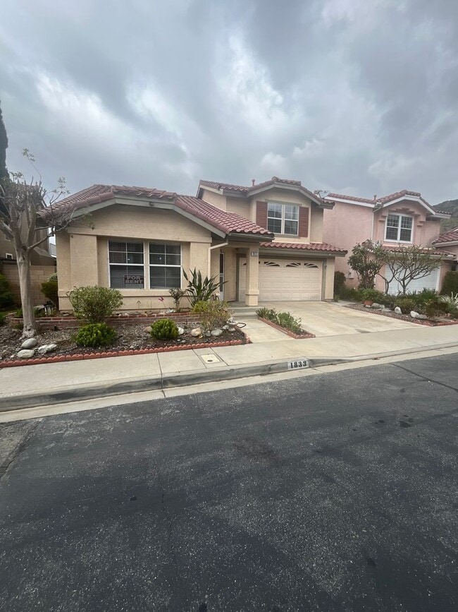 Building Photo - 1833 Mirador Dr