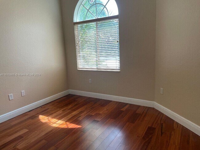 Building Photo - 8133 Madison Lakes Cir S