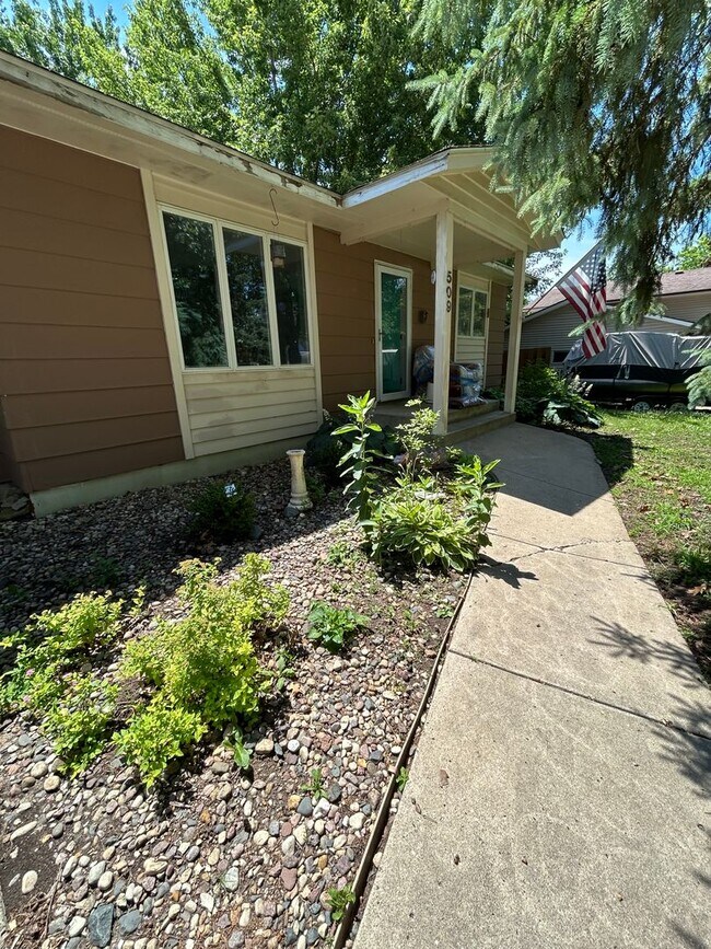 Building Photo - 509 Nelson Ct