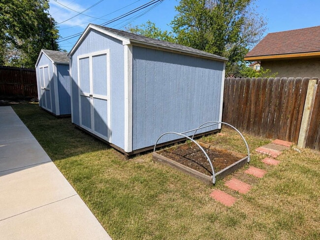Building Photo - Denver Apartment Near Cherry Creek Trail & Garland Park