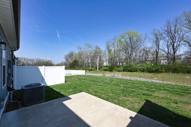 Building Photo - Updated Gallatin Townhome | 3BR + Garage, W/D Included