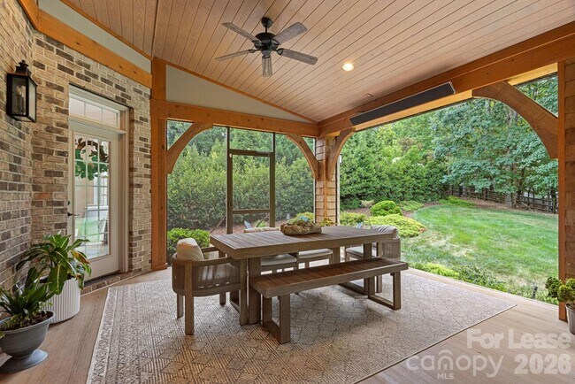 Building Photo - 3813 Lakeside Dr