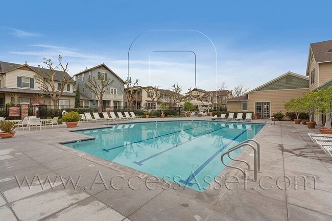 Building Photo - Beautiful 3 Bed/3.5 Bath Condo In Tustin!