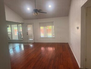 Building Photo - 1112 Park Center Ct
