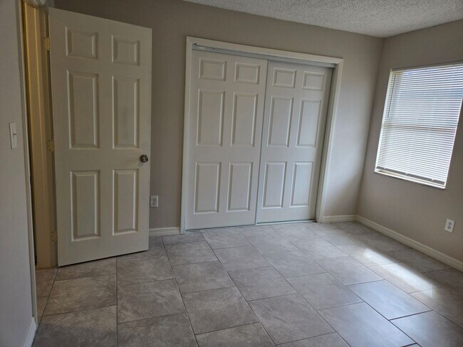 Building Photo - 1300-1306 Melody Ln