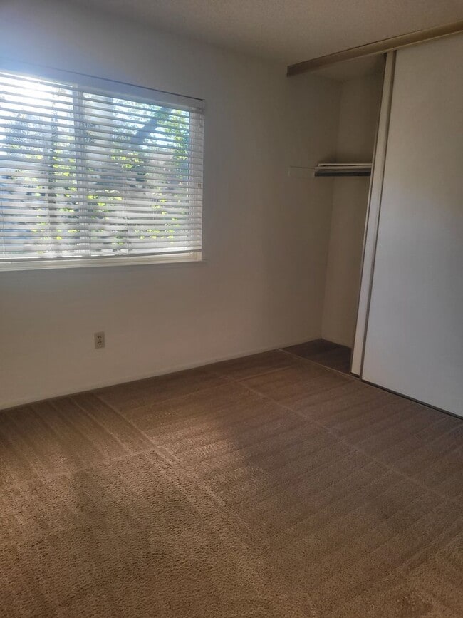 Building Photo - Rosemont area home/great access to Hwy 50