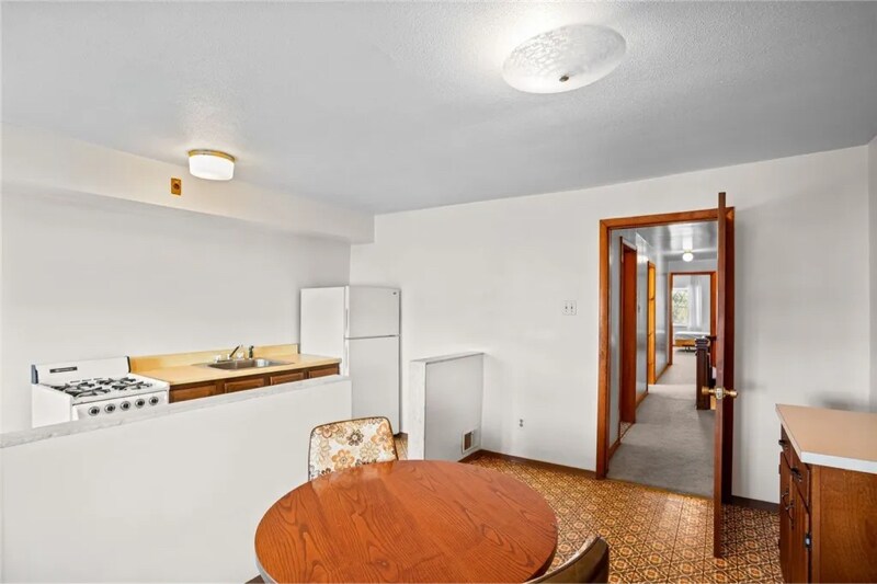 Building Photo - 3437 Parkview Ave