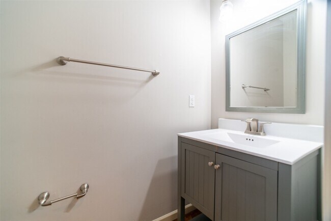 Building Photo - 570 Castle Ridge Dr