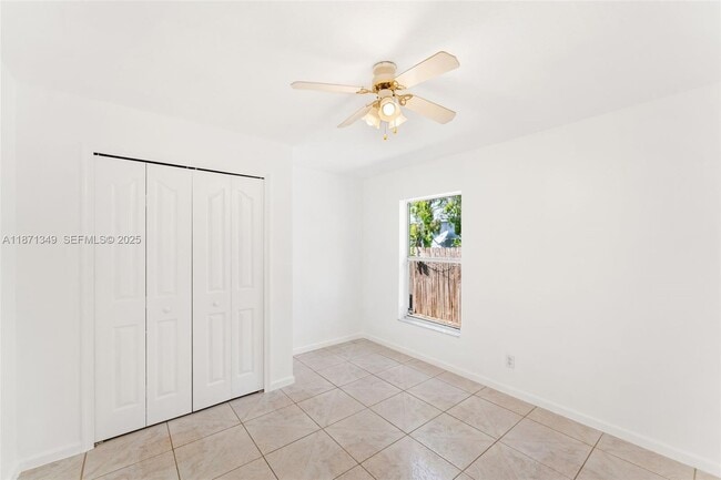 Building Photo - 4657 SW Leeward St