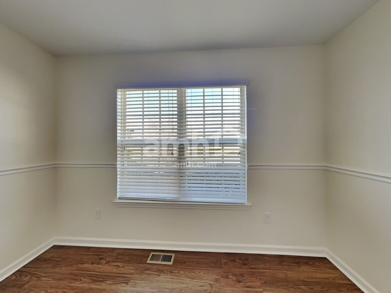 Building Photo - 108 River Watch Dr