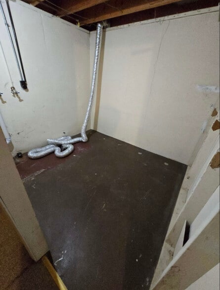 Building Photo - 4419 Sterling Ave