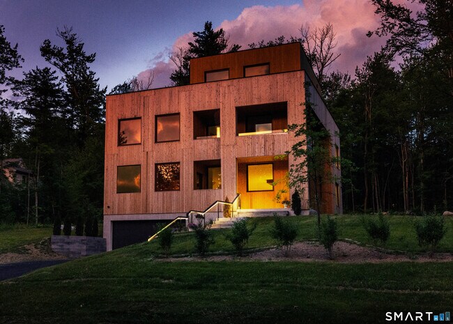 Building Photo - 205 E Hyerdale Dr