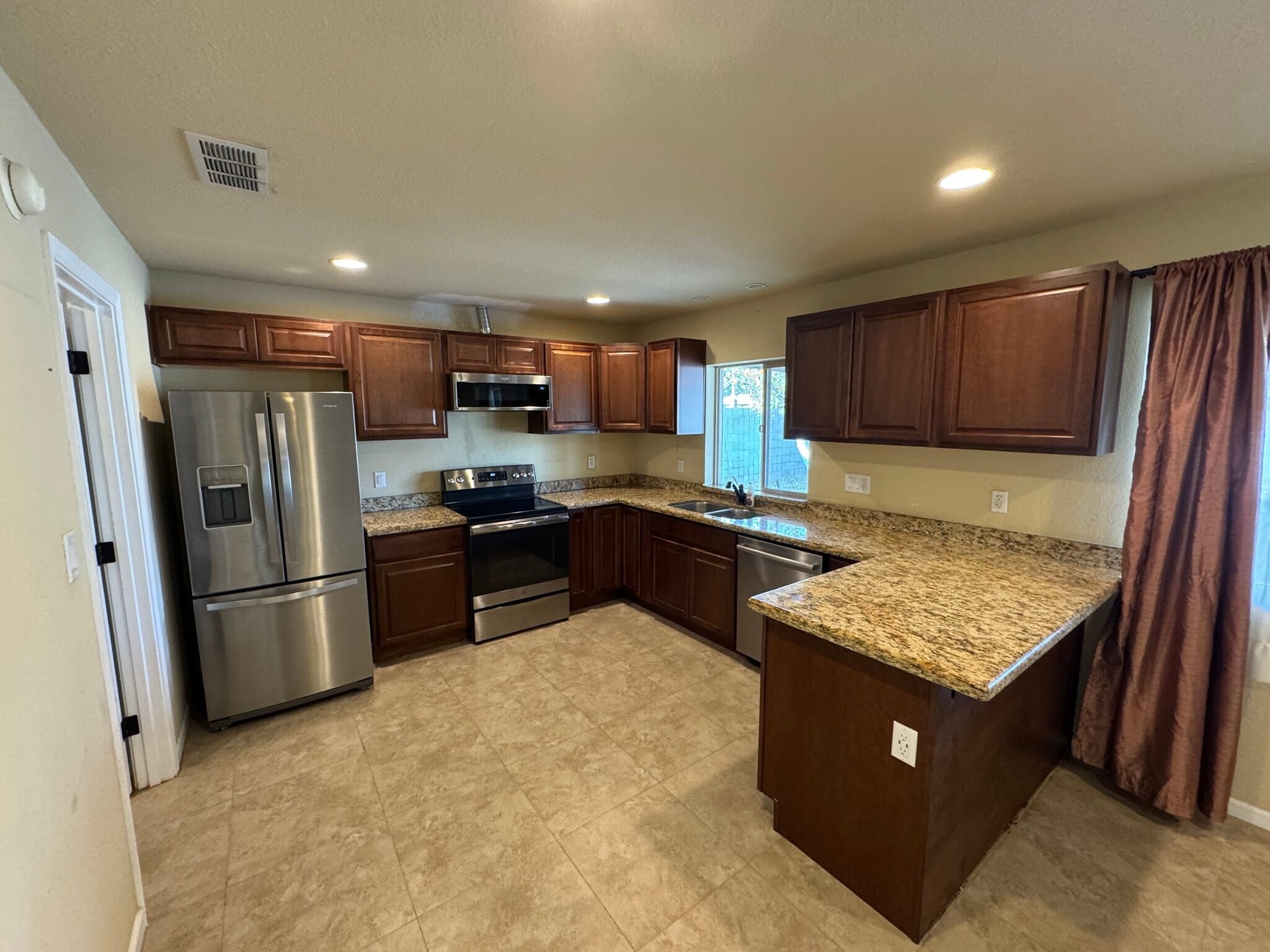 Building Photo - 2058 E Fremont Dr