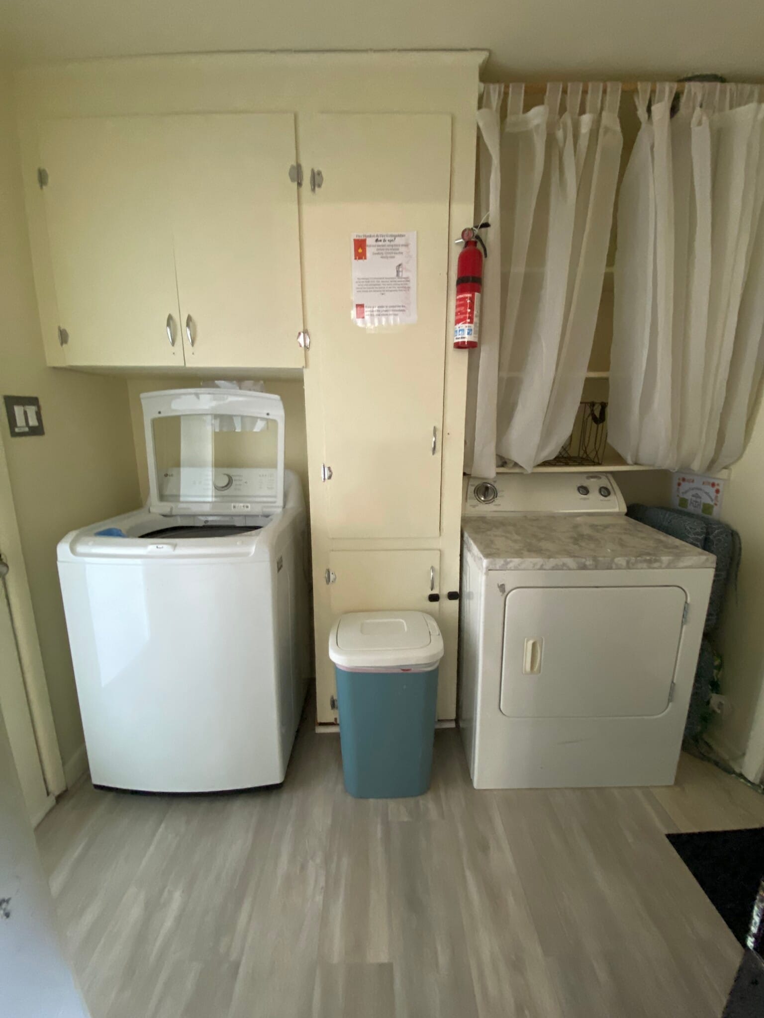 Washer and dryer included - 513 Hayes St