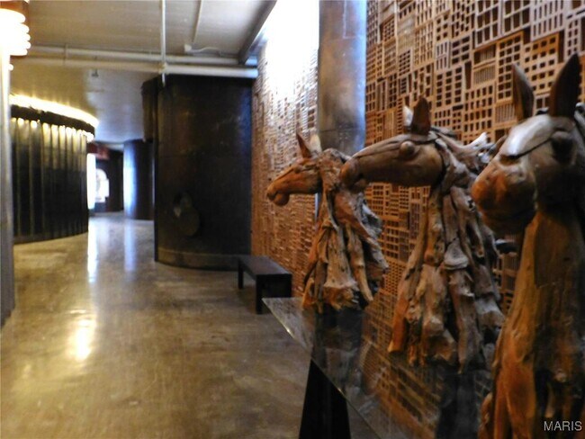 Building Photo - 701 N 15th St