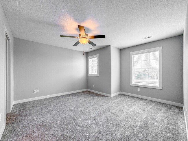 Building Photo - 2633 NW Lois Lane