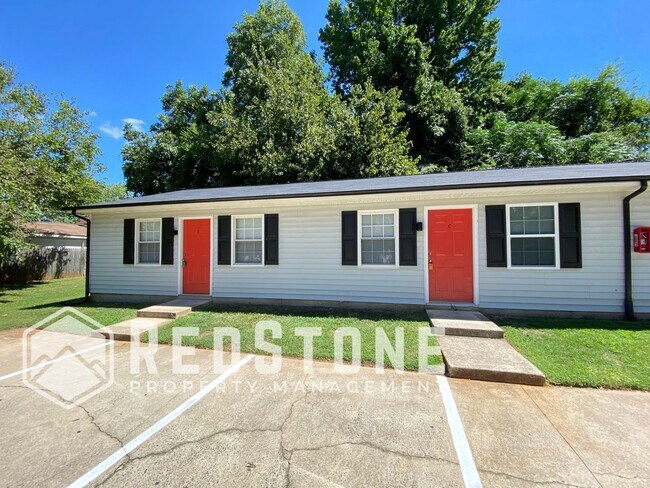 Building Photo - 221 Quintas Ave