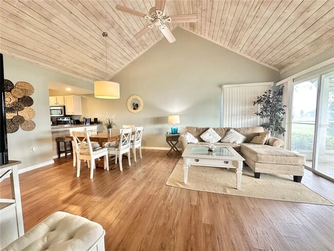 Building Photo - 1096 Villa Ln