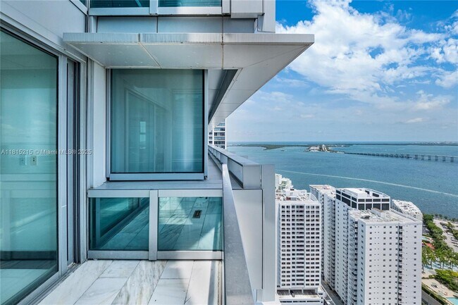 Building Photo - 1395 Brickell Ave