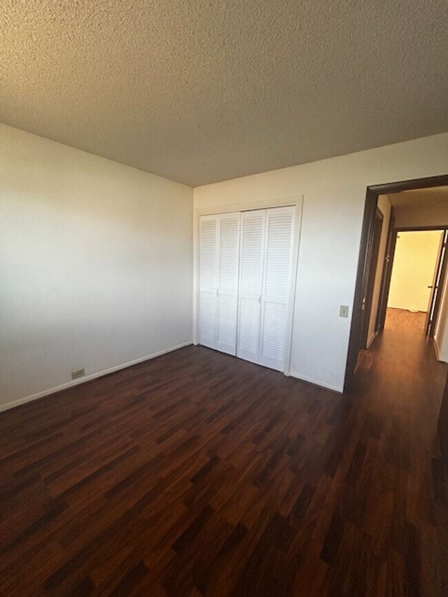 Building Photo - Available now -Mariner's Ridge 4 bedroom /...