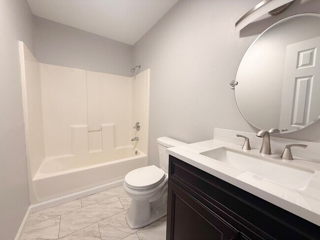 Building Photo - Newly Updated 2-Bedroom Apartment in Sparta with Lawn Care Included