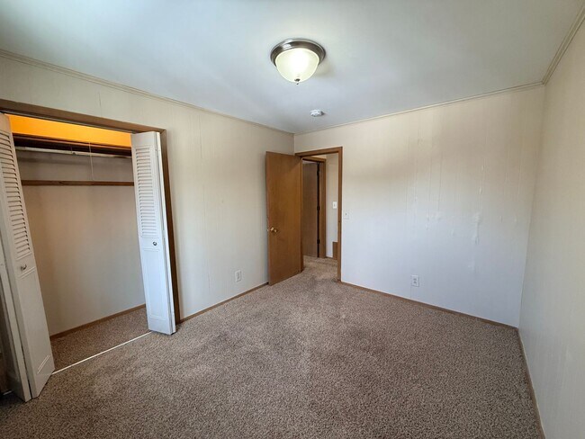 Building Photo - Indian Village Apartments 2 Bedroom/1.5 Bath - Third Floor Apartment