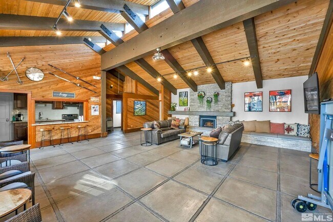 Primary Photo - Unurnished condo Stateline