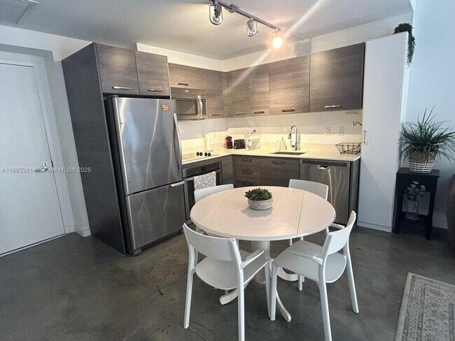 Building Photo - 151 SE 1st St