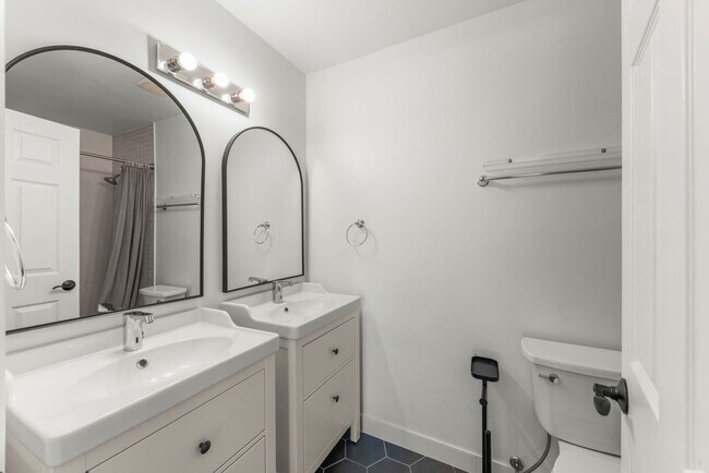 Building Photo - 1416 Sunnybrook Dr